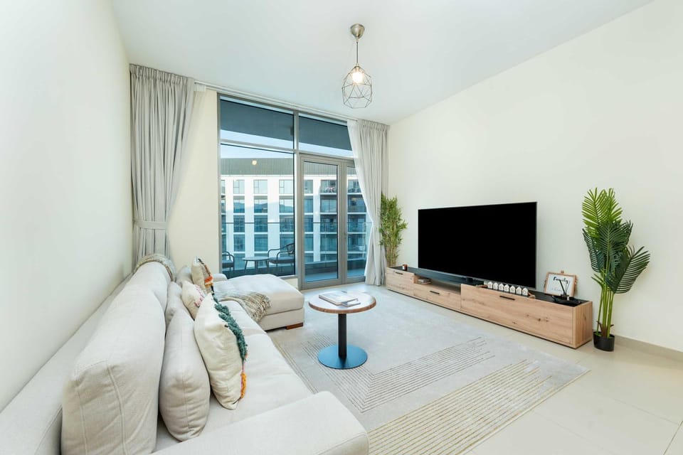 TV and multimedia, Living room, Seating area, Evening entertainment