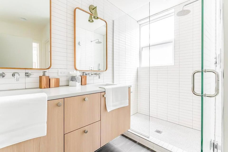 Chic Queen Anne Townhome Near Space Needle House in Lake Union