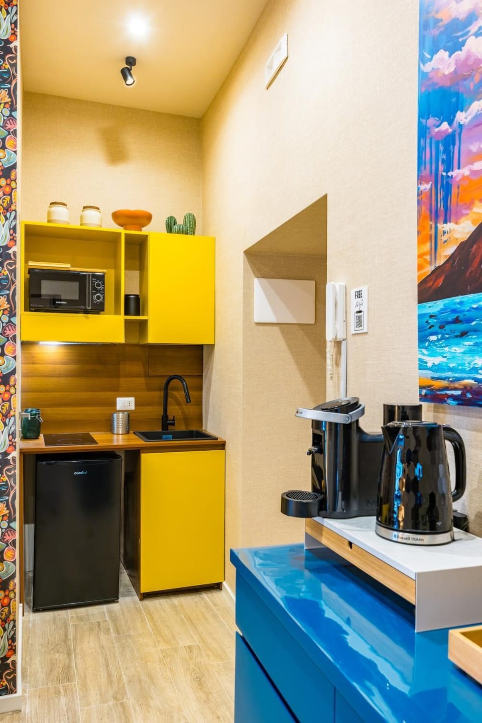 Kitchen or kitchenette, oven, stove