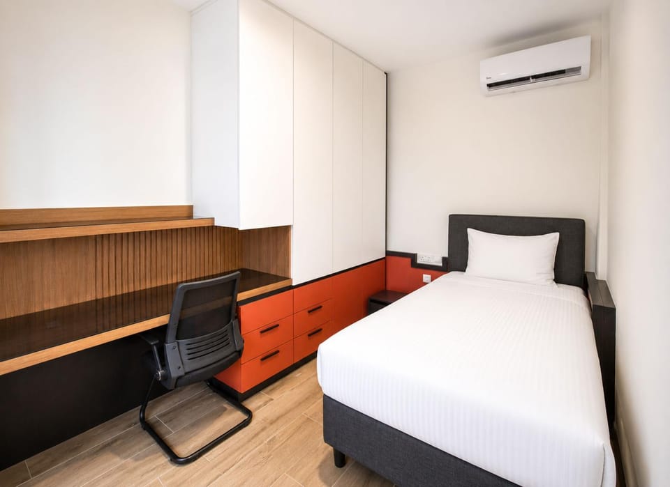 Bed, Photo of the whole room, Seating area, Bedroom, air conditioner
