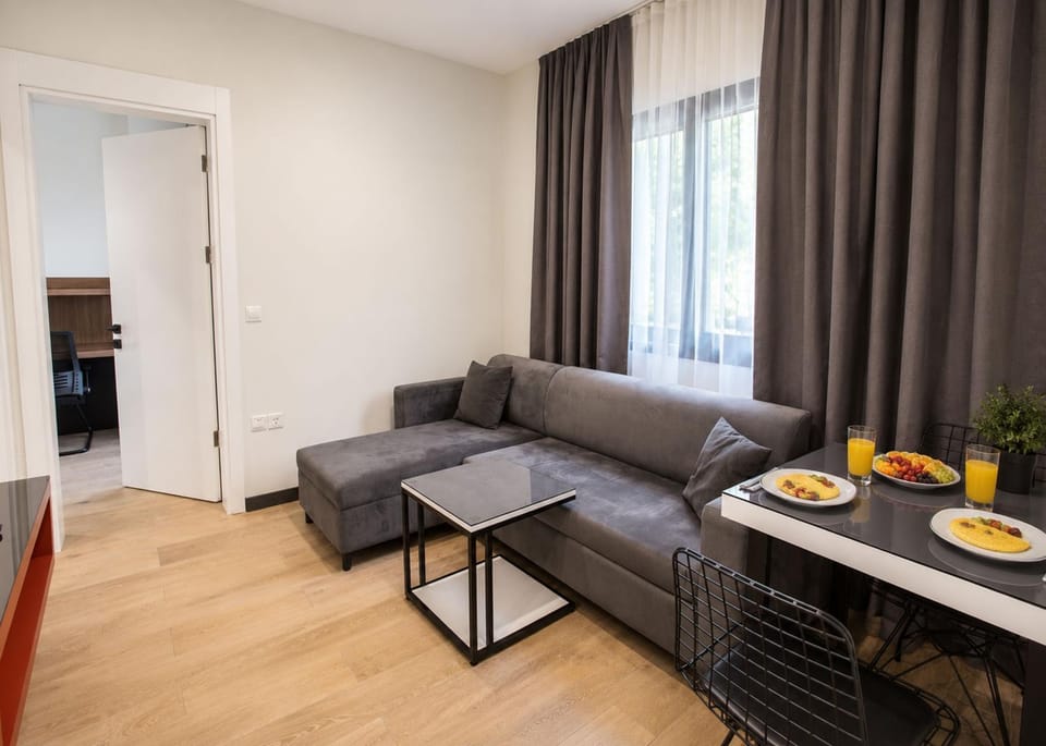 Living room, Food and drinks, Seating area, Dining area, Food