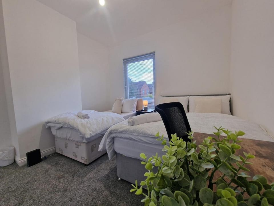 Nice Living Serviced Accommodations 14 House in Coventry