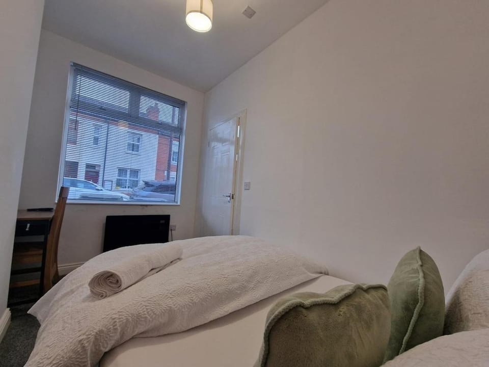 Nice Living Serviced Accommodations 14 House in Coventry