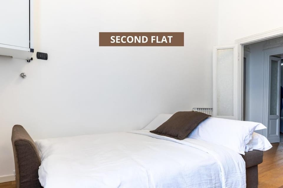 Duomo 7 min - Two Independent Flats With Parking Apartment in Milan