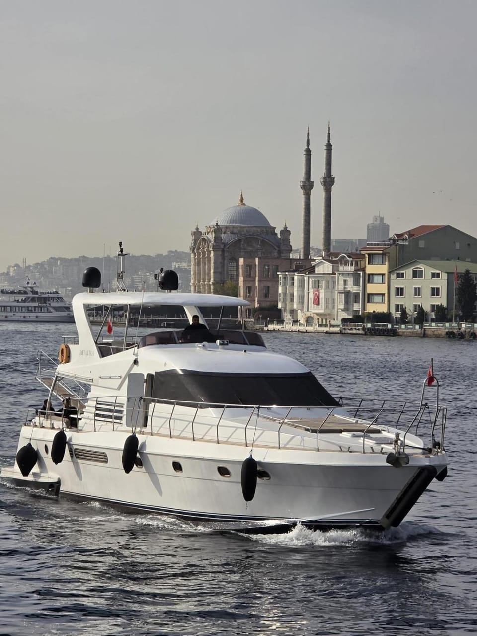 Rotavira YAT KİRALAMA PLATFORMU Docked boat in Istanbul
