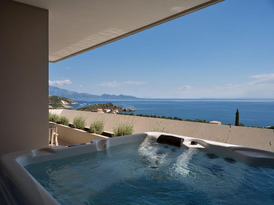 Day, Natural landscape, Hot Tub, View (from property/room), Balcony/Terrace, Sea view, Swimming pool