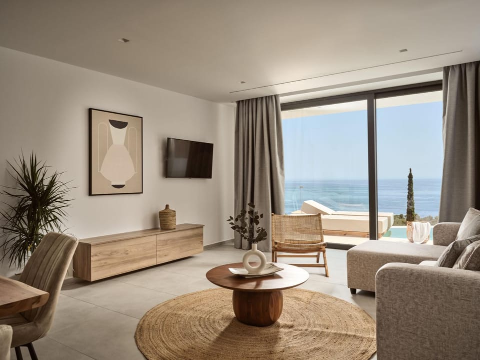 Bed, Natural landscape, TV and multimedia, Living room, Photo of the whole room, Seating area, Evening entertainment, Bedroom