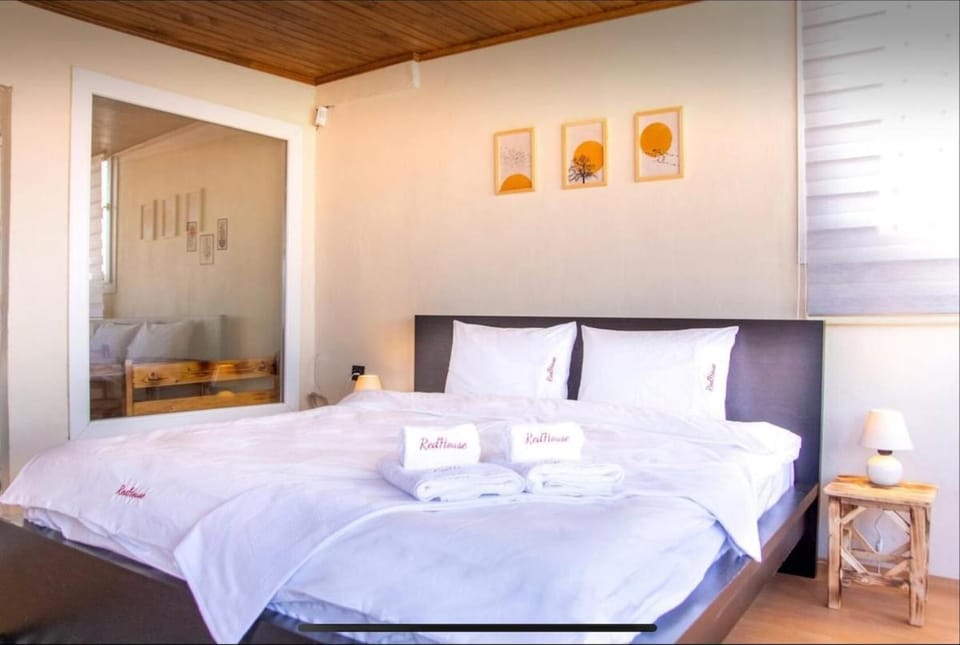 3 katlı ucuz manzaralı ev House in Izmir