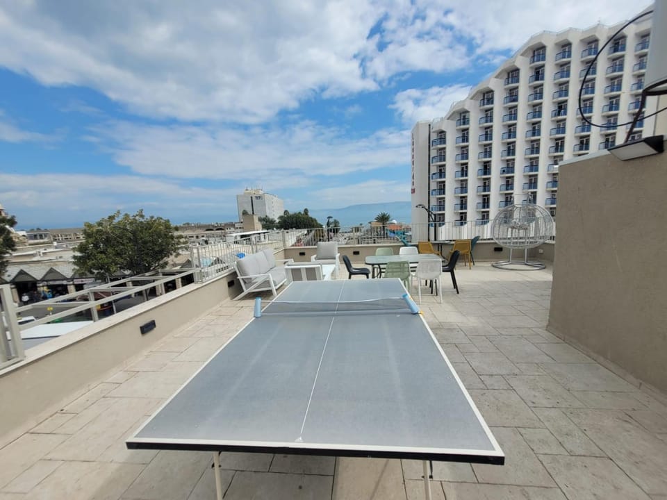Table tennis