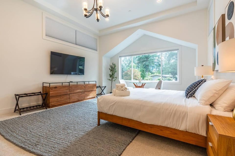 Bellevue Dream w Spacious 6BR Luxury Home House in Bellevue