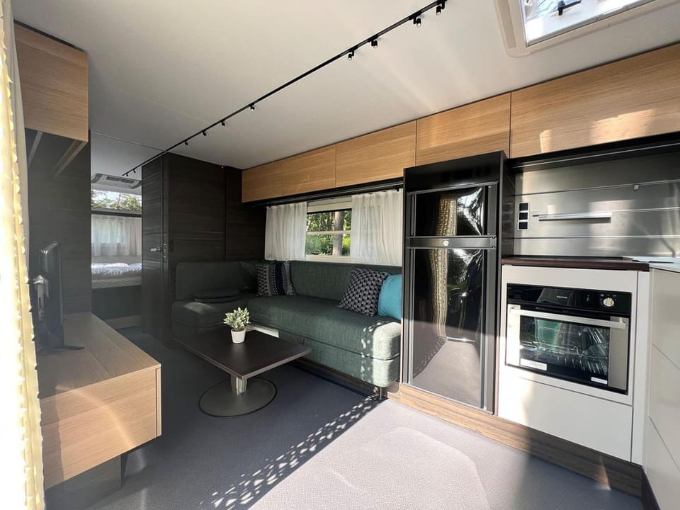 Kitchen or kitchenette, oven