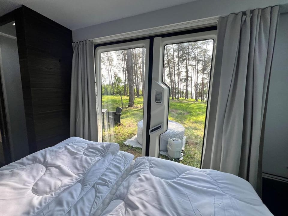 Bed, Bedroom, Garden view