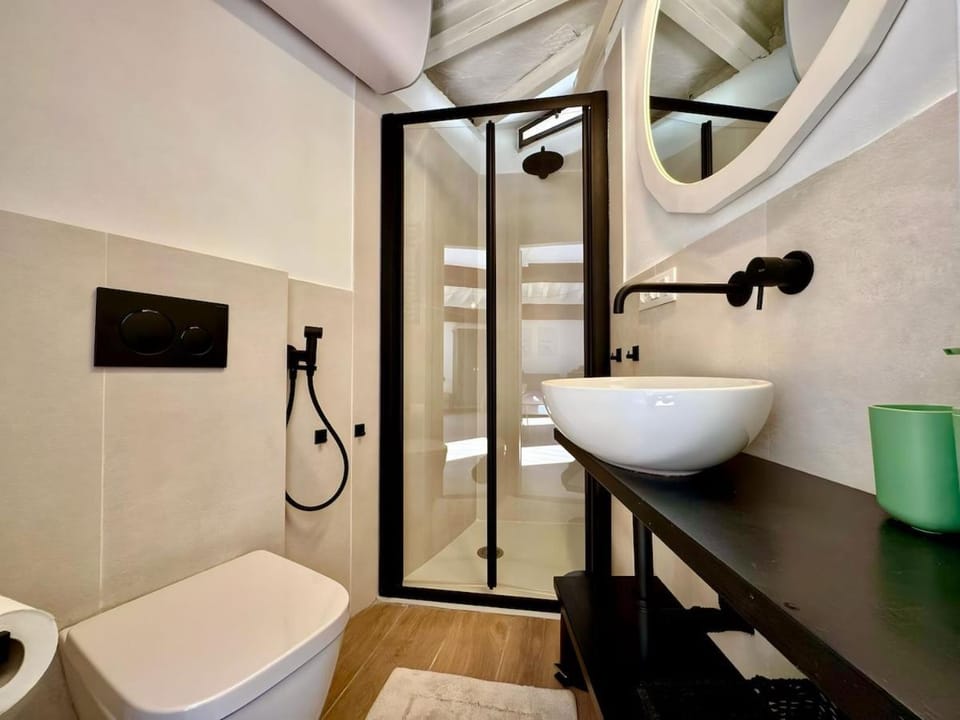 Aquarium - Old Port - City Center, Private Access Apartment in Genoa