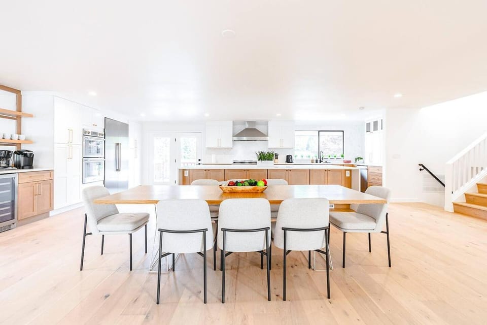 Bellevue Oasis with 6 BR Haven! House in Redmond