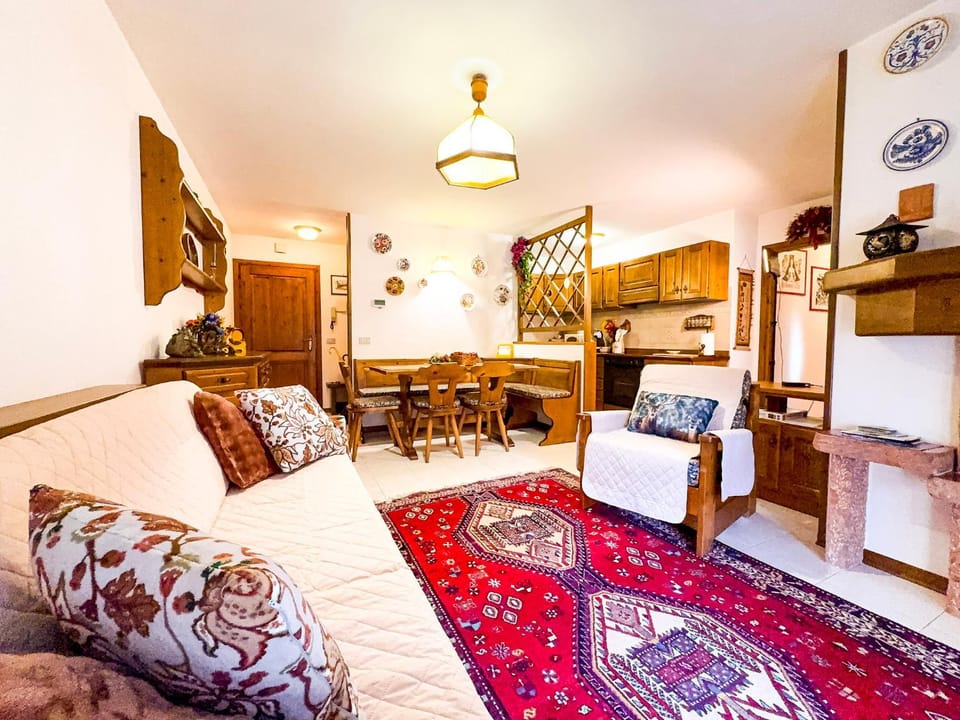 Kitchen or kitchenette, Living room, Seating area, Dining area, pet friendly, stove