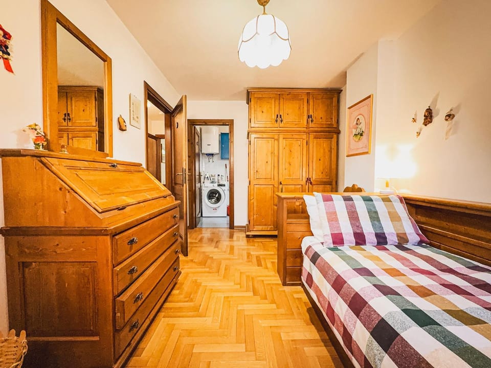 Bed, Photo of the whole room, Bedroom, wardrobe