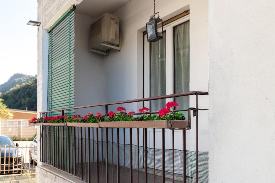 Three bedroom Central flat Near train station Apartment in Como