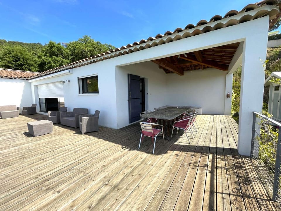 Villa PASSEREAUX avec piscine et vue mer pour 8 personnes au cœur du Domaine de Valcros Villa in La Londe-les-Maures