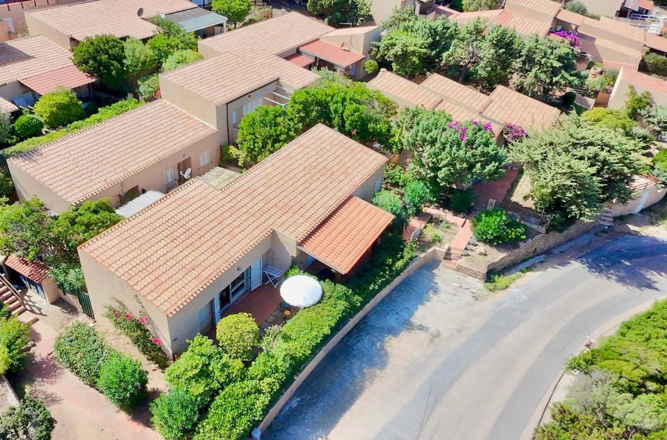 Property building, Neighbourhood