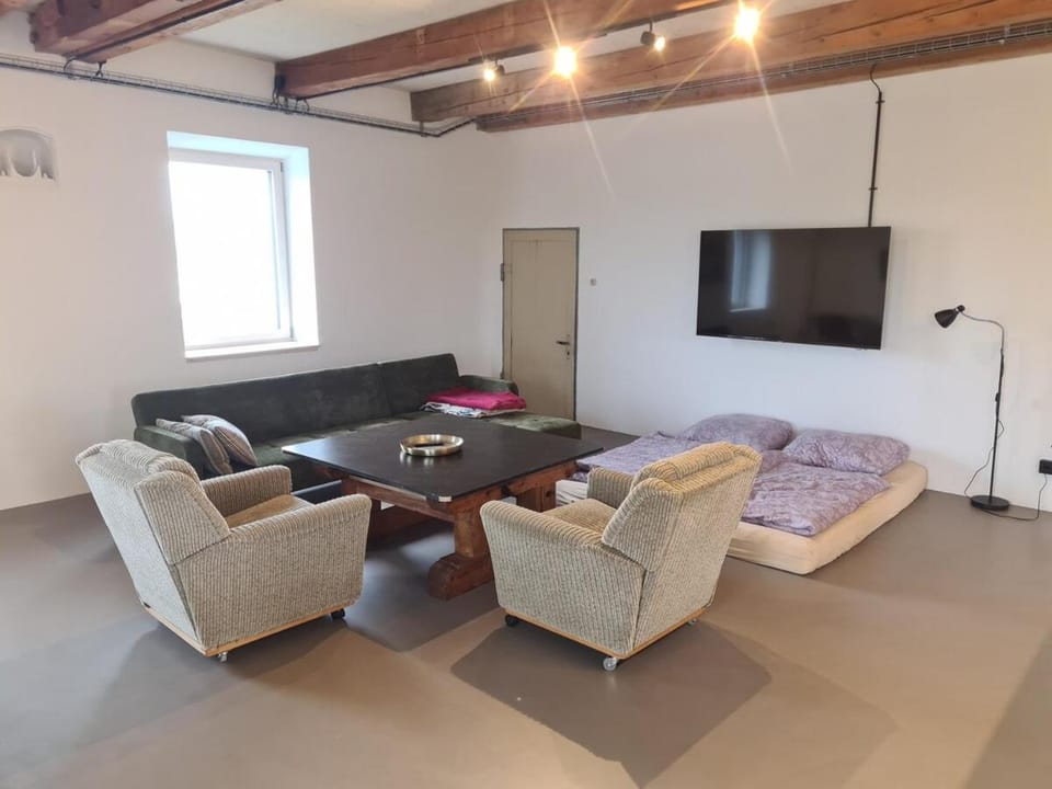 Communal lounge/ TV room, Living room, Seating area, Evening entertainment