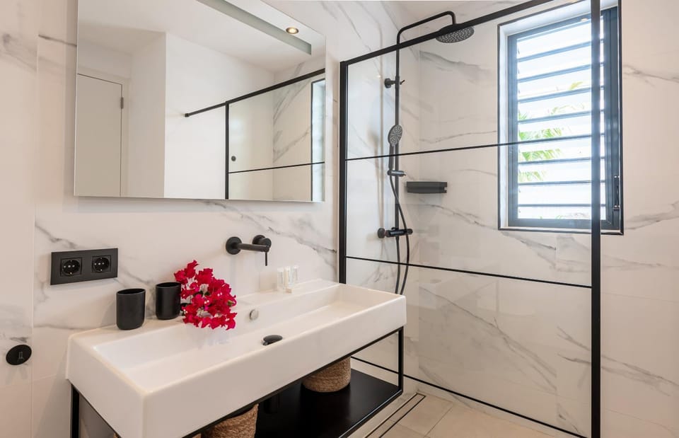 Shower, Bathroom, towels
