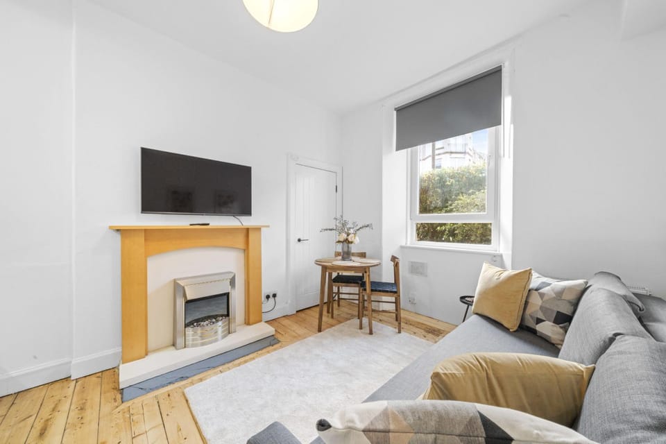 Communal lounge/ TV room, Living room