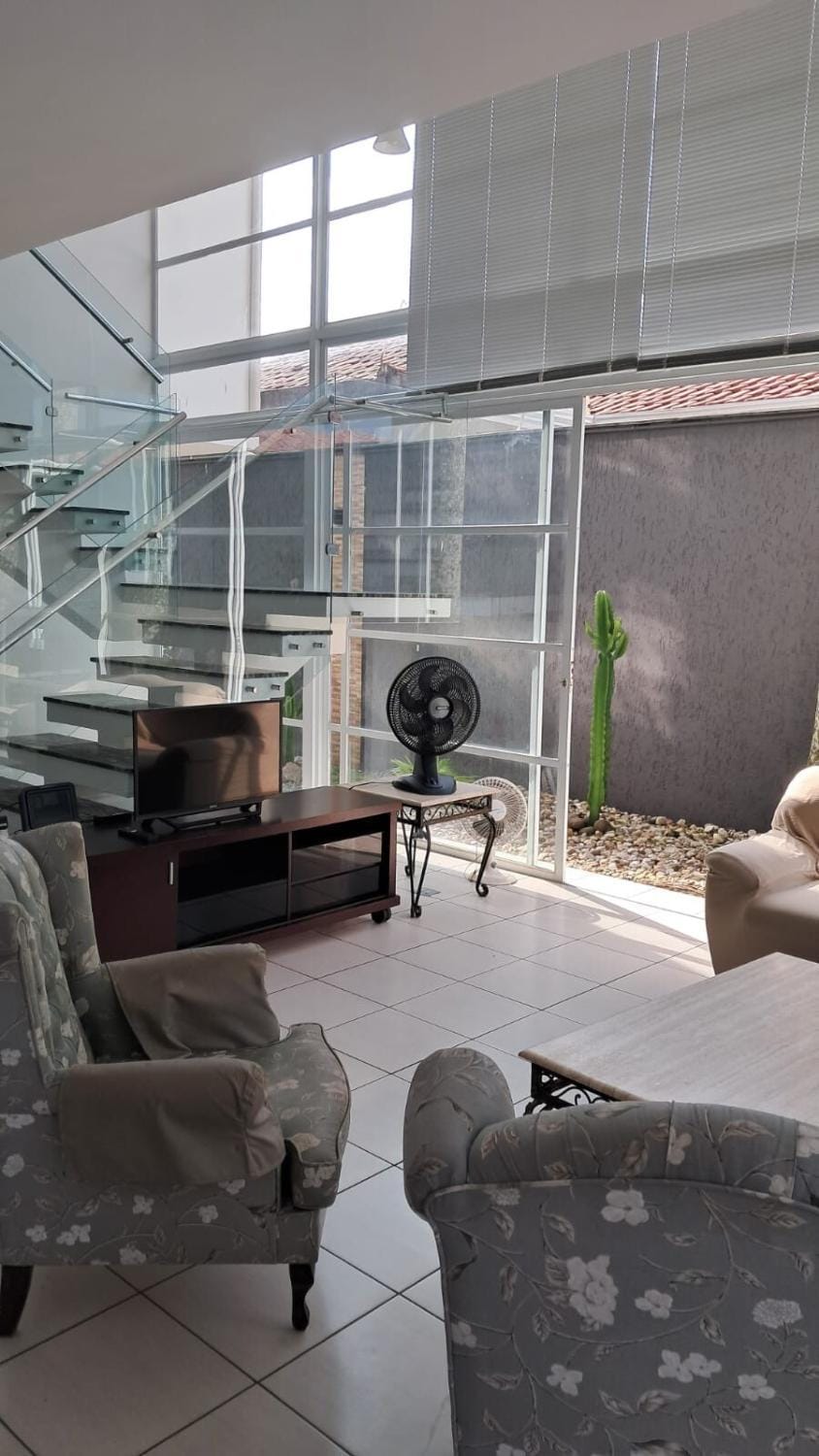 Casa de vidro na Praia piscina, area gourmet completa, 5 quartos 6 banheiros ha poucos passos da praia House in State of São Paulo
