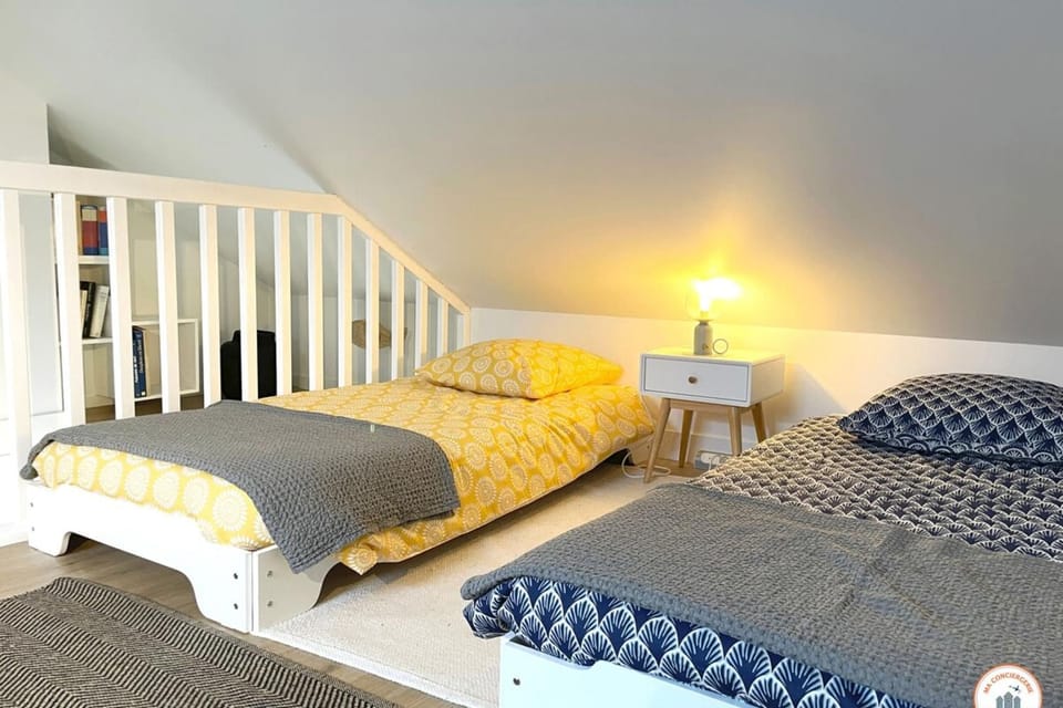 Bed, Bedroom