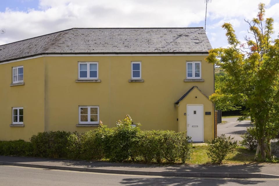 Modern Home on Edge of Cotswolds Private Parking House in Cheltenham