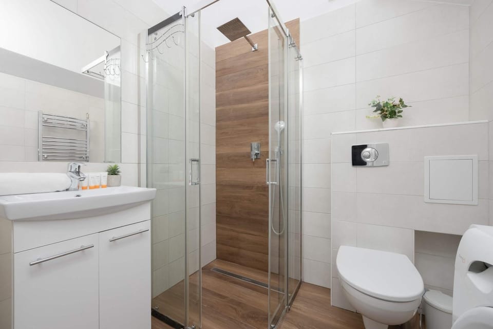 Shower, Bathroom, towels
