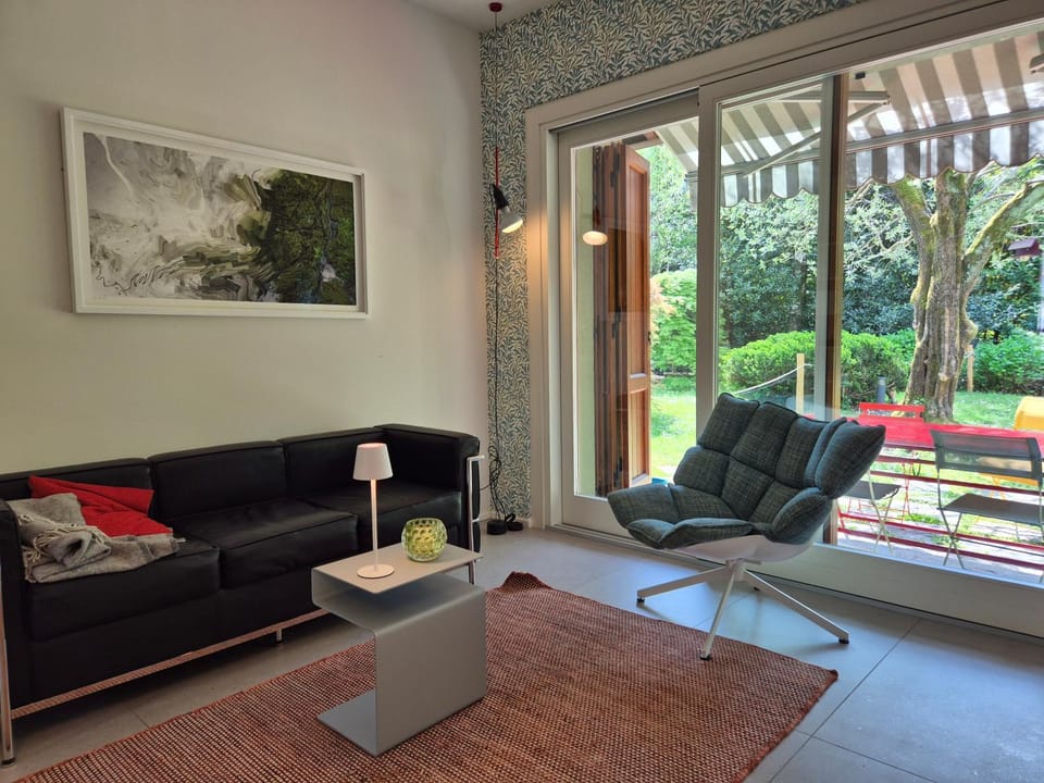 Living room, Garden view