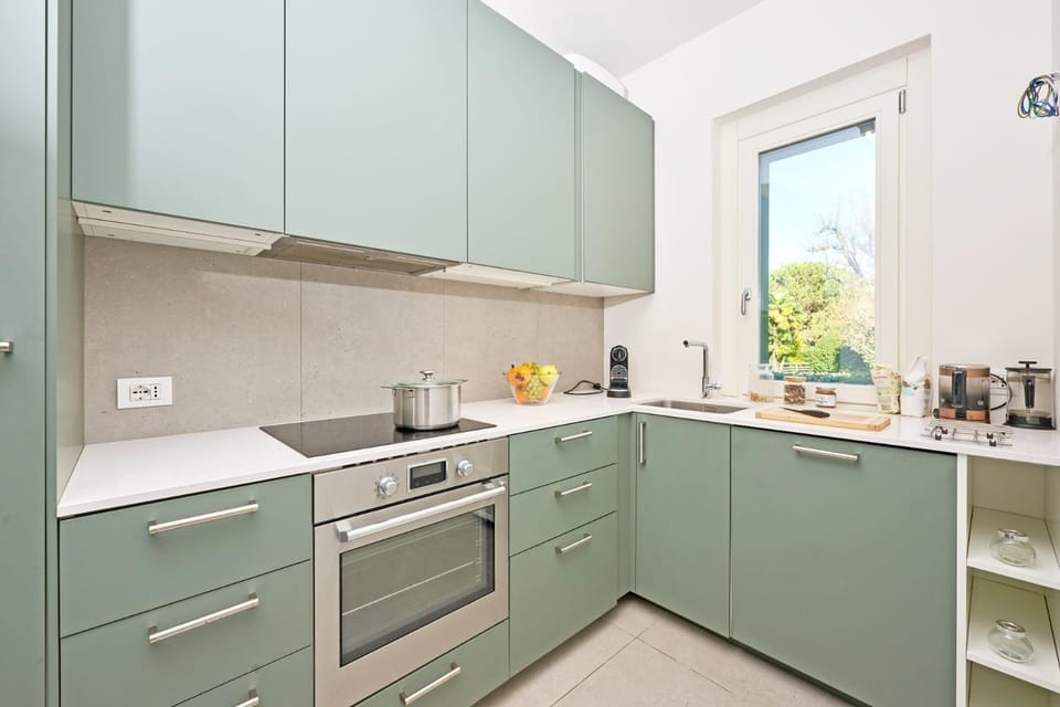 Kitchen or kitchenette, dishwasher