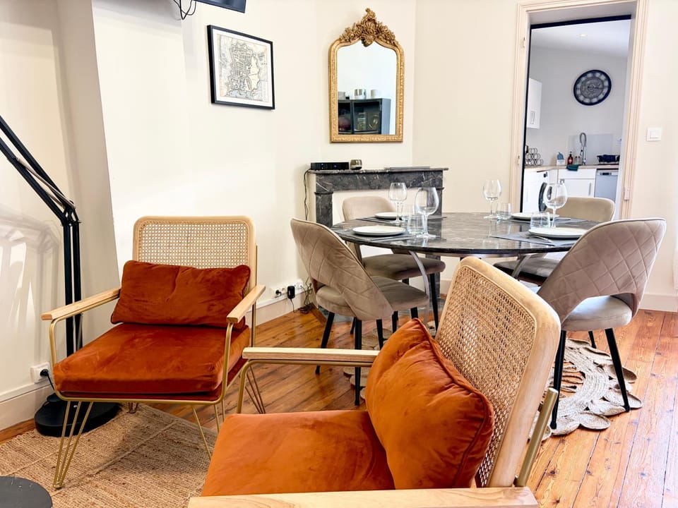 Living room, Dining area