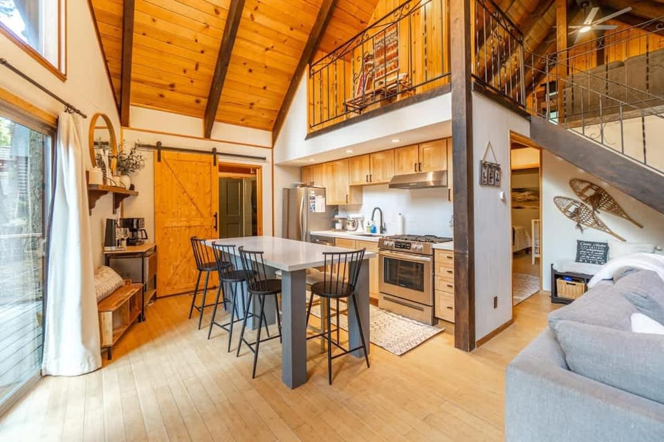 Cozy Tahoma Family Cabin in the Pines Sleeps 6 Pets Cabin in Lake Tahoe