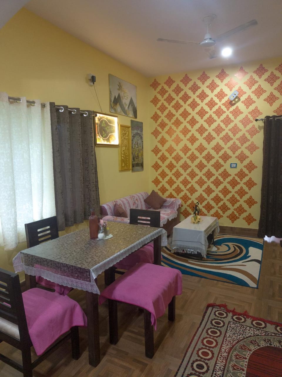 Bed, TV and multimedia, Living room, Photo of the whole room, Seating area, Dining area, Bedroom