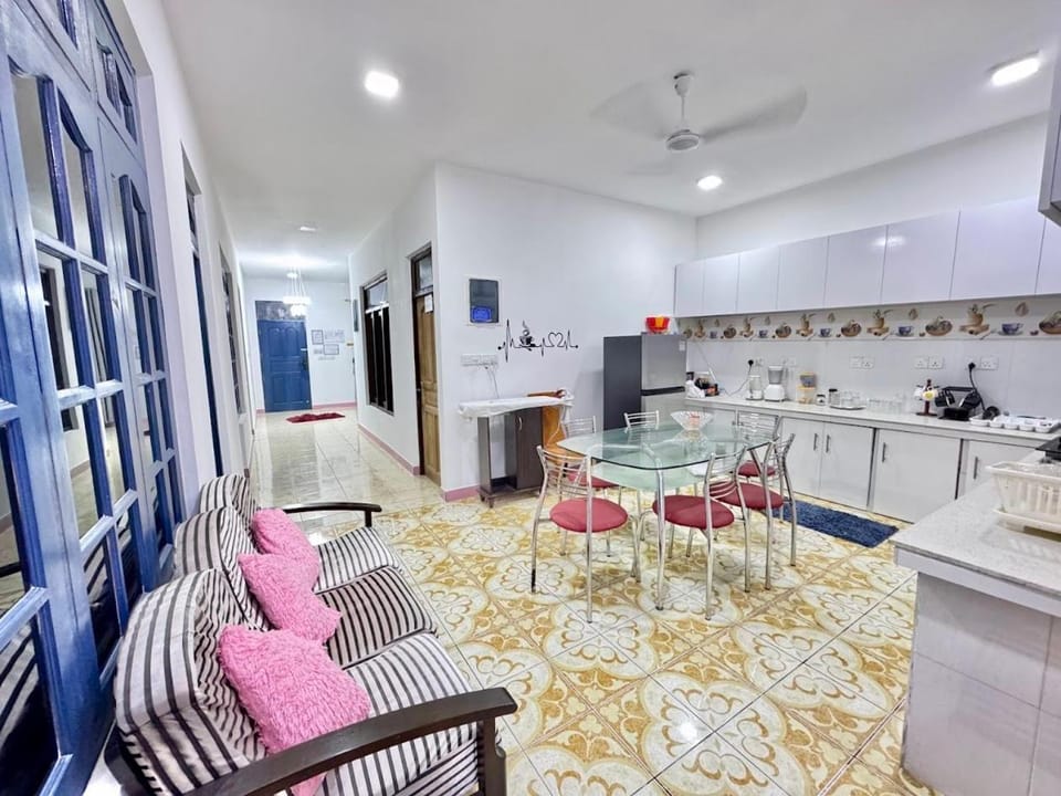 Kitchen or kitchenette, Kitchen or kitchenette, Dining area