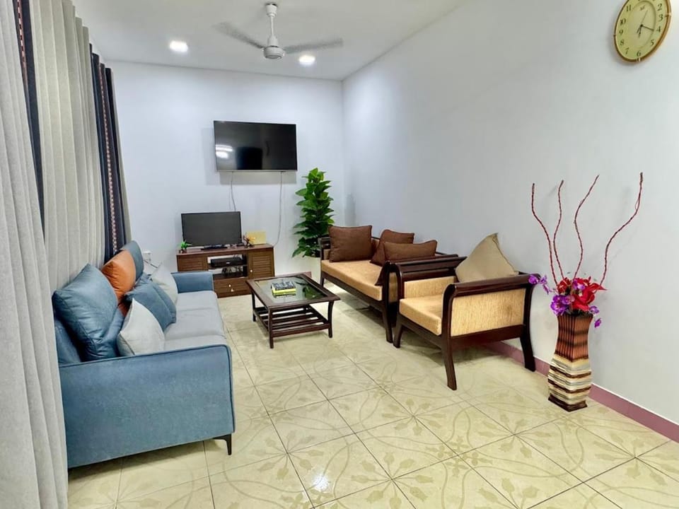 Communal lounge/ TV room, TV and multimedia, Living room, Seating area