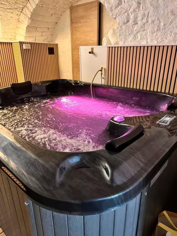 Jacuzzi des Voutes Apartment in Switzerland