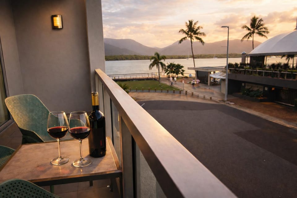 Natural landscape, View (from property/room), Balcony/Terrace, Lake view, Mountain view, River view, Sea view