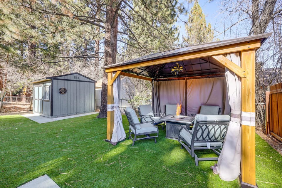 < 1 Mi to Bear Mtn! Family Ski Cabin w/ Game Room Cabin in Big Bear