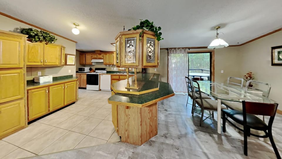 Put-in-Bay Island Club #98 House in South Bass Island