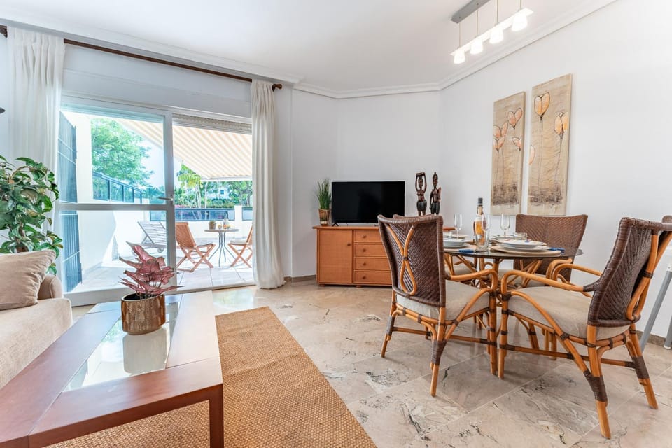 TV and multimedia, Living room, Dining area