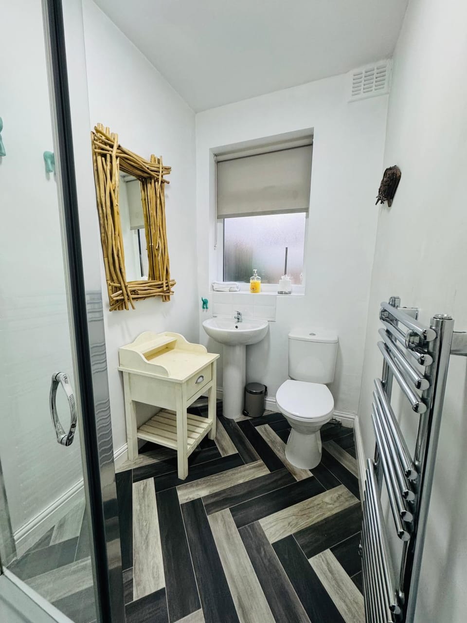 Hillside Stays - Cosy 2 Bed Bungalow, Pet Friendly House in Blackpool