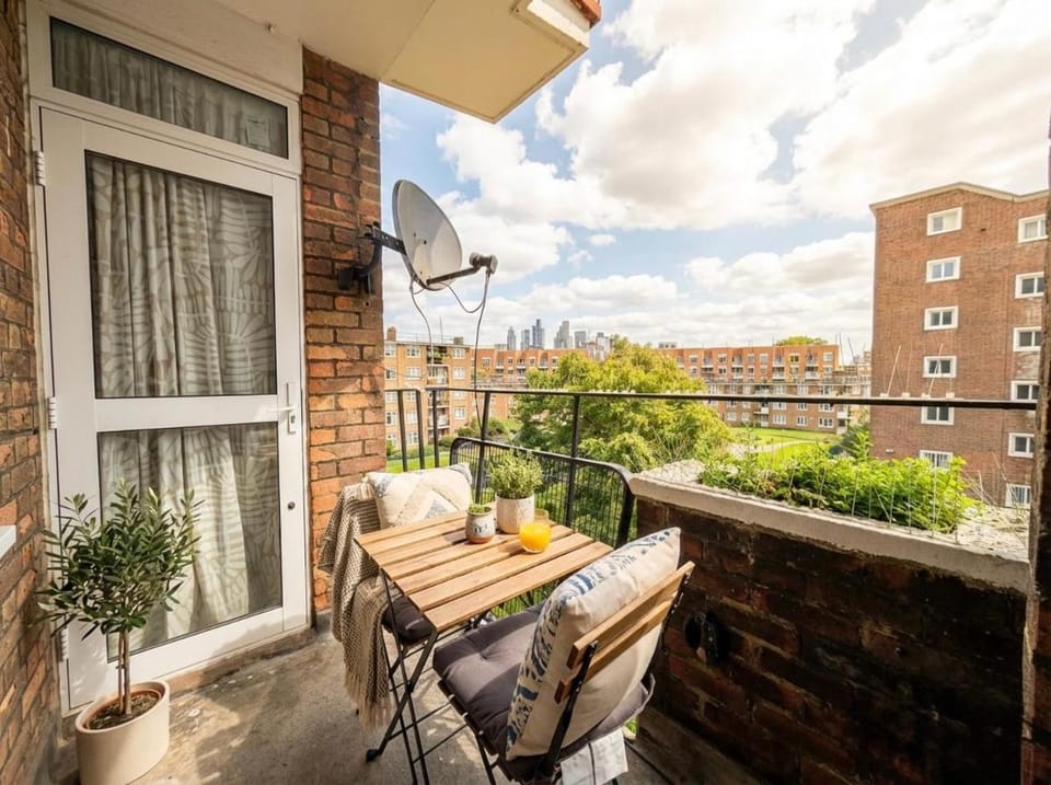 Property building, Balcony/Terrace, City view