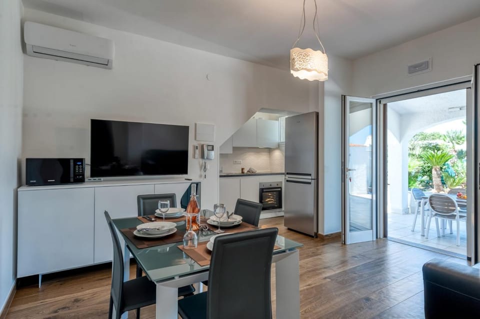Living room, kitchen