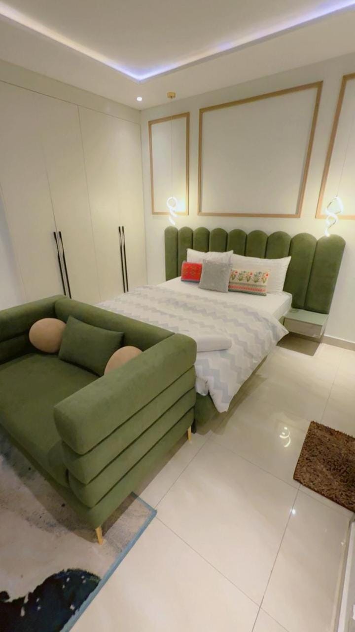 Premium Studio Apartment Zameen Aurum Gulberg Apartment in Lahore