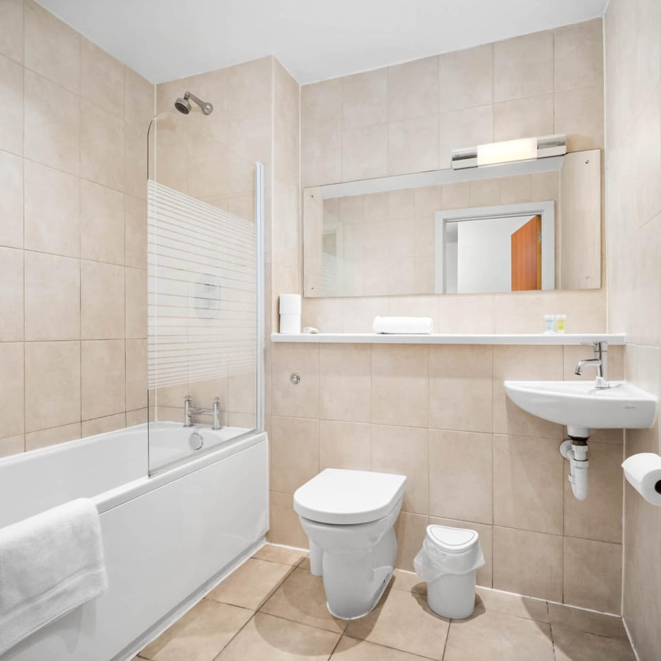 Bathroom, Bath, towels