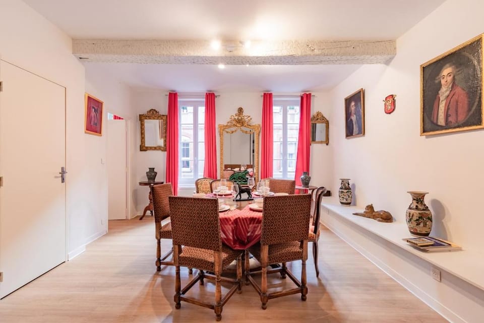 Living room, Decorative detail, Seating area, Dining area