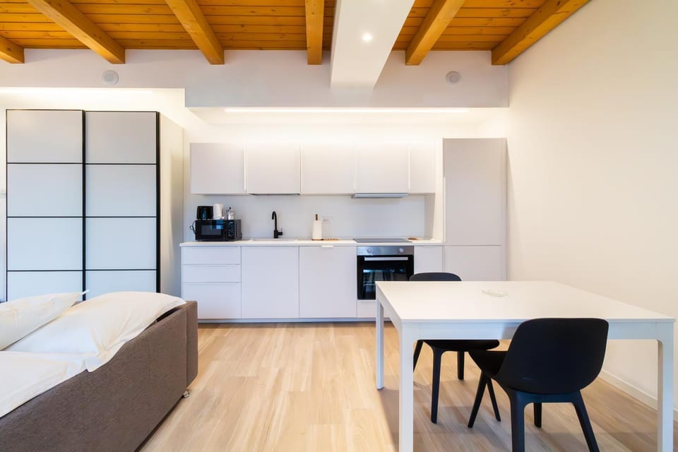 Kitchen or kitchenette, Photo of the whole room, Dining area