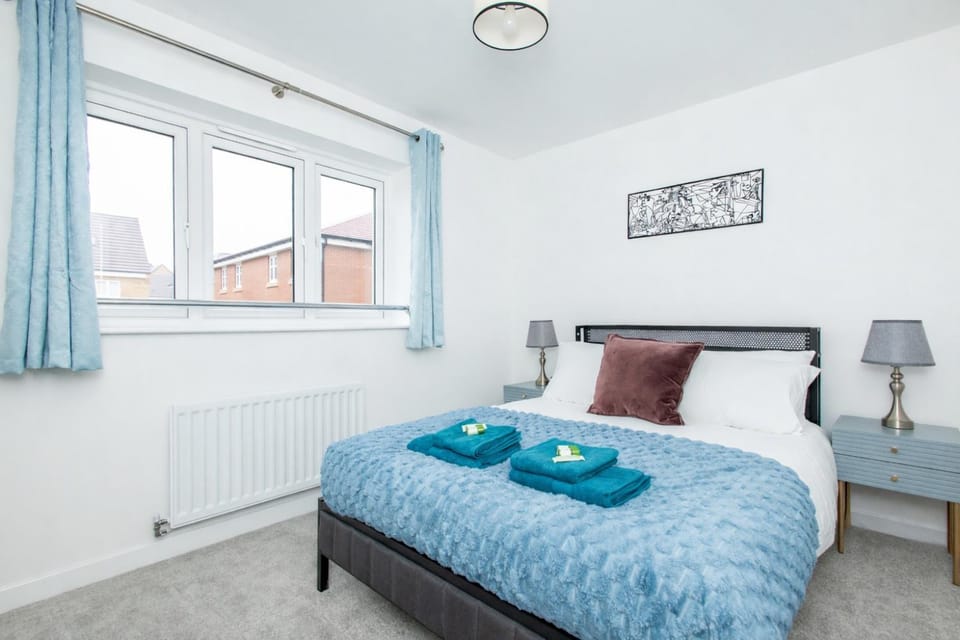Bed, Photo of the whole room, Bedroom, internet, towels